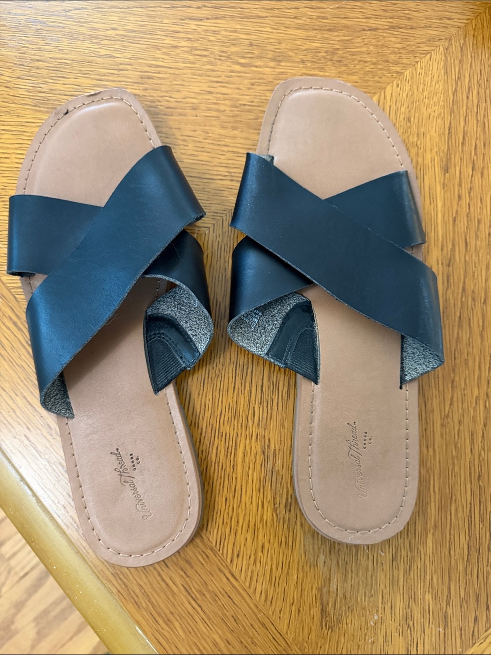 Universal Thread Black Cross-Strap Slide Sandals with Tan Footbed